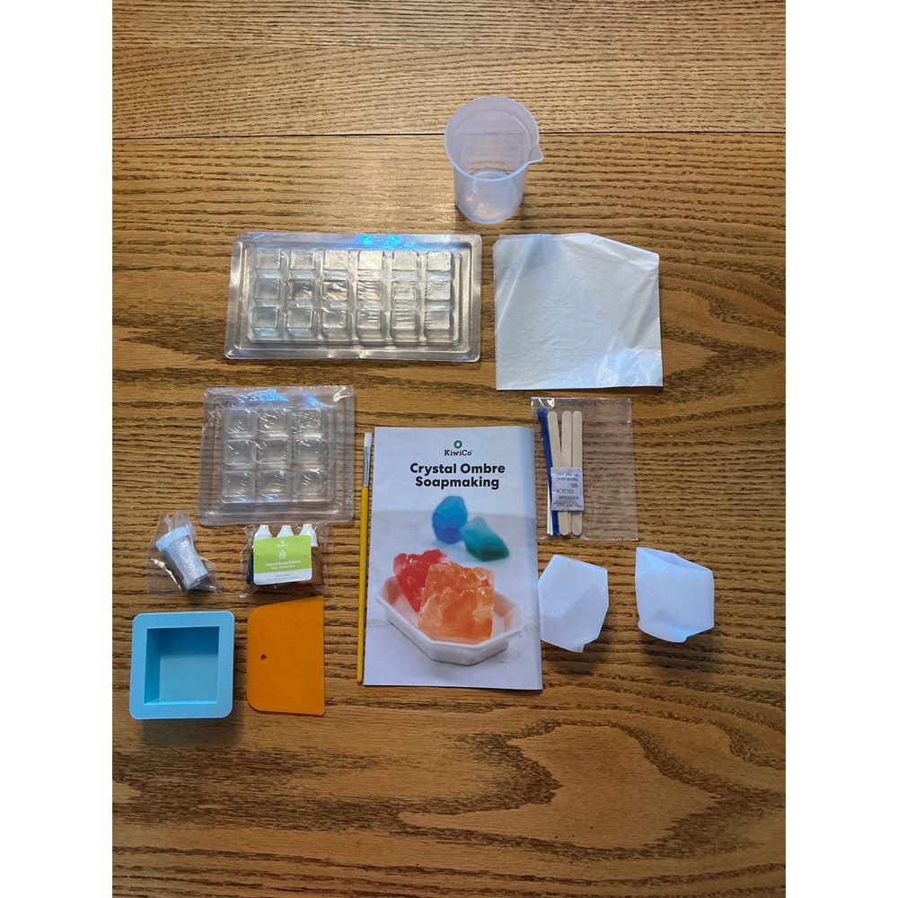 KiwiCo Crystal Ombre Soapmaking Kit STEM Craft DIY Gemstone Soap Set DIY-SOAP-01